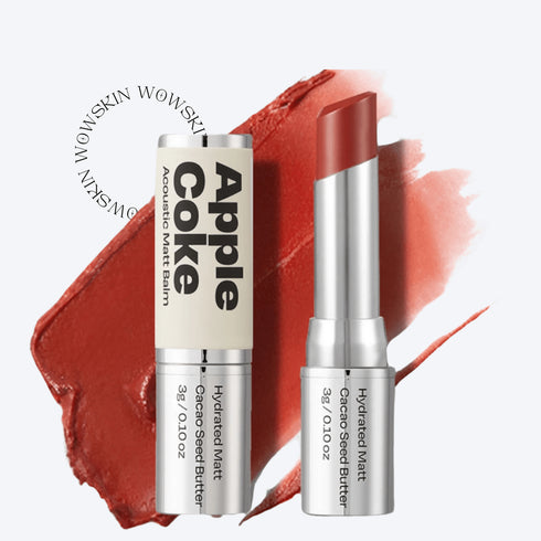 Ruj mat intens în nuanța Apple Coke pentru un look statement
Alternative Stereo Acoustic Matt Balm #03 oferă o culoare roșu-maroniu profundă și un finisaj catifelat, ideal pentru un machiaj de impact. WowSkin Romania
