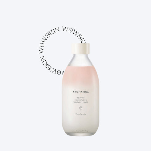 Aromatica Reviving Rose Infusion Treatment Toner hidratează intens și revitalizează pielea obosită. Toner natural cu apă de trandafiri pentru ten luminos și echilibrat.