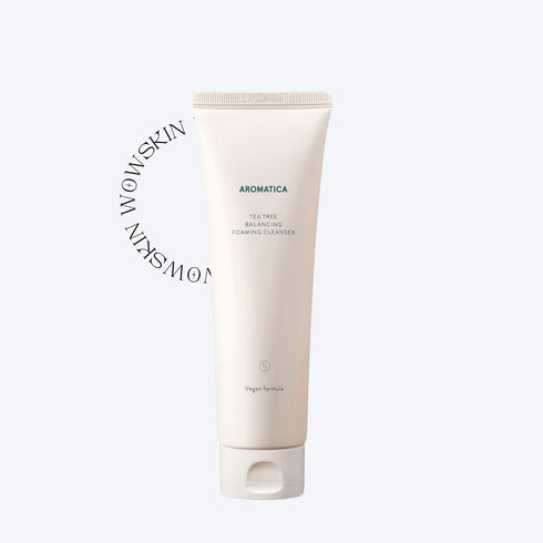 Aromatica Tea Tree Foaming Cleanser curăță în profunzime porii și echilibrează excesul de sebum. Ideal pentru ten gras și predispus la acnee.