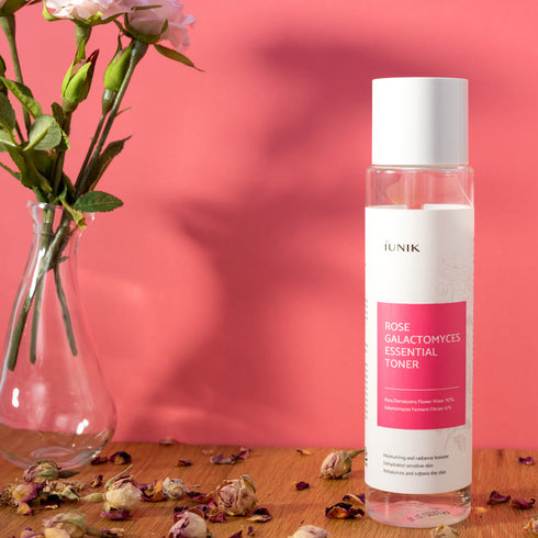 Tonerul iUNIK Rose Galactomyces minimizează porii, reglează sebumul și calmează pielea, fiind ideal pentru ten mixt sau gras.
Un must-have în rutina ta K-Beauty wowskin.ro