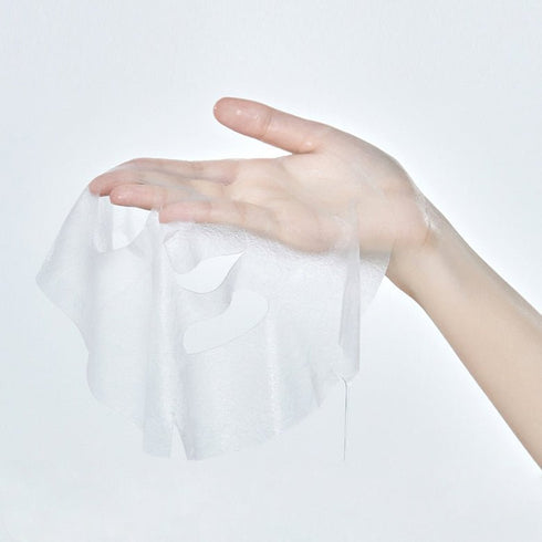 Bifida Mask Pack Descoperă esența frumuseții minimaliste cu pachetul de măști Bifida de la Mixsoon. Fiecare foaie de 26 g este îmbibată într-un ser puternic ce conține lizat de ferment bifida, renumit pentru proprietățile sale reparatoare. Acest pachet de măști promite să îmbunătățească rezistența și repararea pielii, lăsând-o vizibil moale, suplă și revitalizată. Ideal pentru o sesiune de răsfăț, Mixsoon Bifida Mask Pack este secretul tău pentru un ten hrănit și strălucitor.