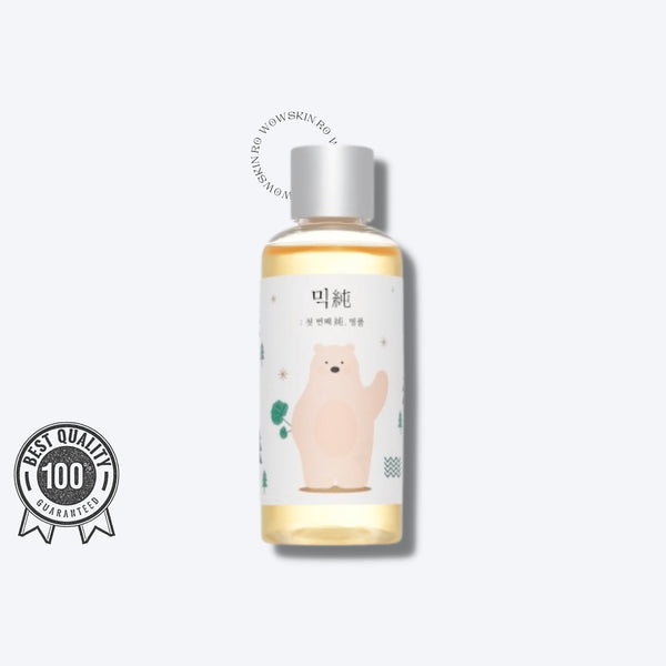 Mixsoon Soondy Centella Asiatica Essence   Descoperă esența inovatoare Mixsoon Soondy Centella Asiatica, concepută pentru a-ți revigora și calmarea pielii. Acest produs de 100ml, cu un ambalaj încântător și o sigilă de calitate, este îmbogățit cu extract de Centella Asiatica, cunoscut pentru proprietățile sale de vindecare și regenerare. Formula sa delicată este ideală pentru pielea sensibilă, ajutând la reducerea roșeței și la promovarea unui ten mai uniform.