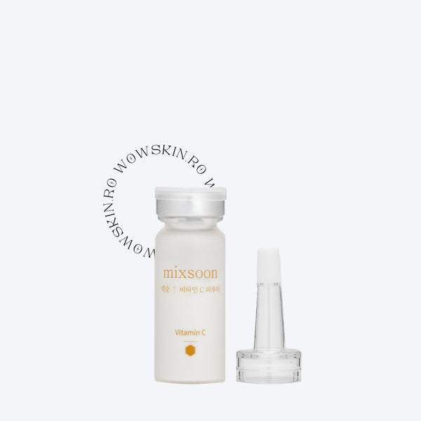 Mixsoon Vitamin C Powder, 8 g   Descoperă puterea pură a Vitaminei C cu Mixsoon Vitamin C Powder. Acest produs inovator de 8g este conceput pentru a-ți permite să-ți personalizezi rutina de îngrijire a pielii adăugând o doză de antioxidant puternic în serurile sau cremele tale preferate. Pulberea de vitamina C pură Mixsoon ajută la iluminarea pielii, reducerea aspectului petelor pigmentare și îmbunătățirea texturii pielii.