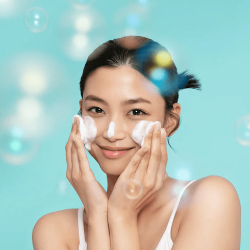 Cu extracte din plante și pH echilibrat, această spumă facială vegană oferă prospețime și confort zilnic pentru toate tipurile de ten. wowskin.ro