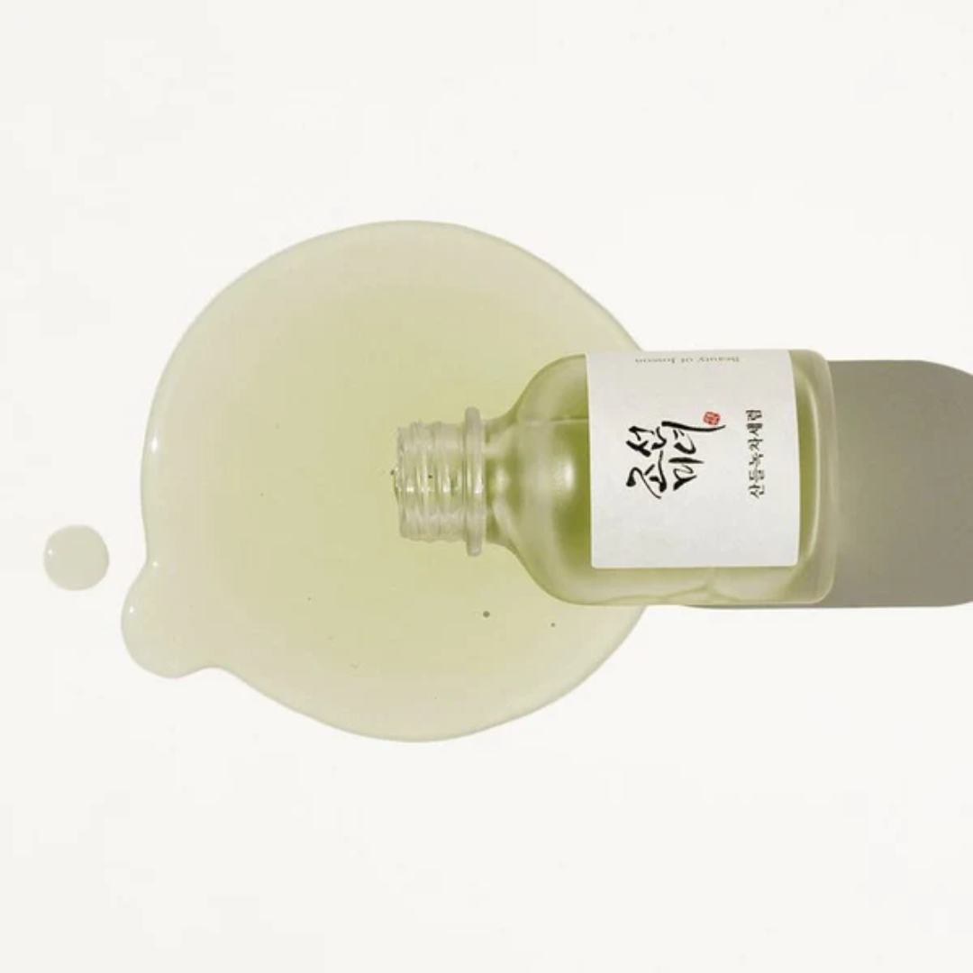 Răcorește și echilibrează tenul cu Calming Serum de la Beauty of Joseon, cu extract de ceai verde și panthenol.
Potrivit pentru utilizare zilnică, acest ser coreean ajută la refacerea pielii iritate sau sensibilizate. wowskin.ro