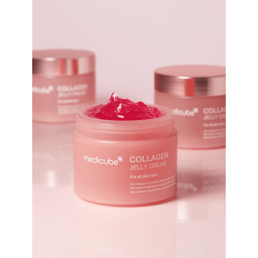 Collagen Jelly Cream, 110 ml - WowSkin Romania Redă volumul și elasticitatea pielii cu Collagen Jelly Cream de la Medicube. Ideală pentru tenul matur, deshidratat sau lipsit de fermitate. wowskin.ro