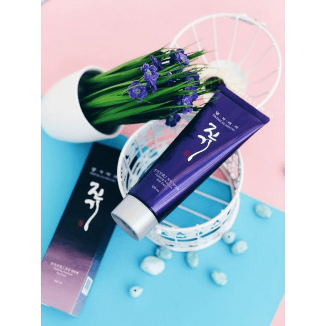  Masca de păr nutritivă și revitalizantă Daeng Gi Meo Ri Vitalizing oferă un tratament de excepție pentru îngrijirea părului. Prezentată într-un tub de 120 ml, această mască îmbogățită cu plante medicinale tradiționale coreene hrănește în profunzime, revitalizând și fortificând chiar și părul cel mai obosit și deteriorat. Formula sa specială este creată pentru a penetra firul de păr, redându-i vigoarea și elasticitatea naturală. Utilizare regulată poate aduce un plus de luminozitate și rezistență