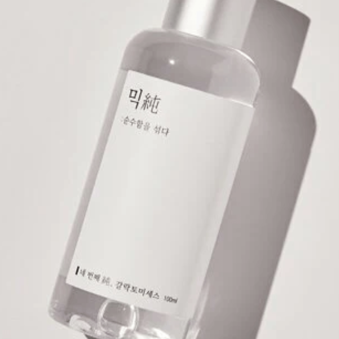 Mixsoon Bean Toner Experimentați simplitatea pură a tonicului Mixsoon Bean, unde minimalismul întâlnește îngrijirea eficientă a pielii. Acest flacon de 300 ml este un paradis de ingrediente esențiale, formulate pentru a vă hrăni pielea. Plonjați pe tărâmul îngrijirii delicate cu acest tonic pe bază de extract de fasole, care promite să vă revitalizeze tenul. Perfect pentru toate tipurile de piele, este soluția ideală pentru o față echilibrată, hidratată și reîmprospătată