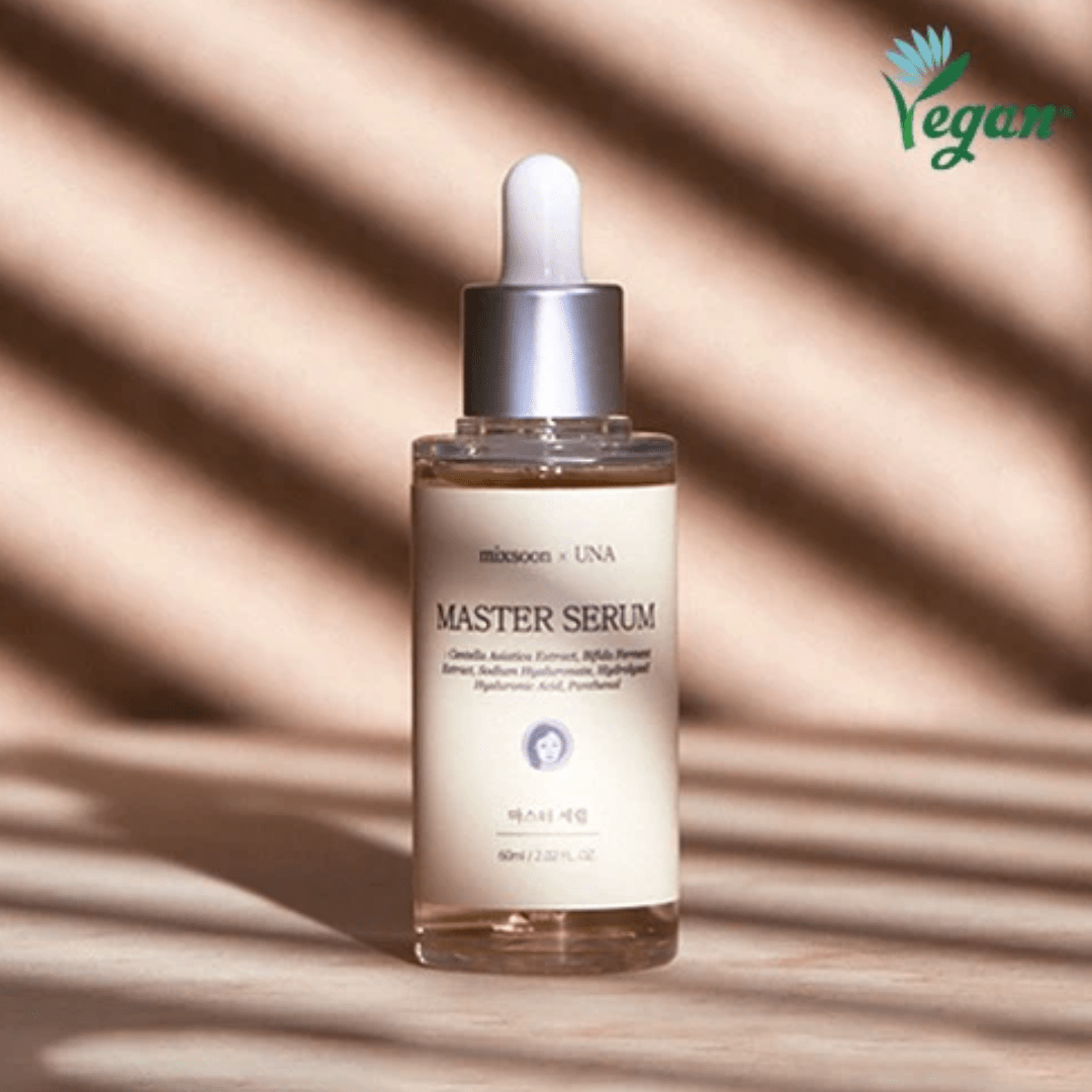 Master Serum Dezlănțuiți puterea naturii cu serul MASTER Serum de la Mixsoon x UNA, un amestec puternic de extract de Centella Asiatica, Bifida Ferment Lysate, hialuronat de sodiu și pantenol. Acest elixir este creat pentru a vă revitaliza și hrăni pielea, promovând un echilibru armonios și o strălucire radiantă. Îmbrățișați proprietățile hidratante și calmante ale serului MASTER Serum pentru un ten suplu și cu aspect tânăr