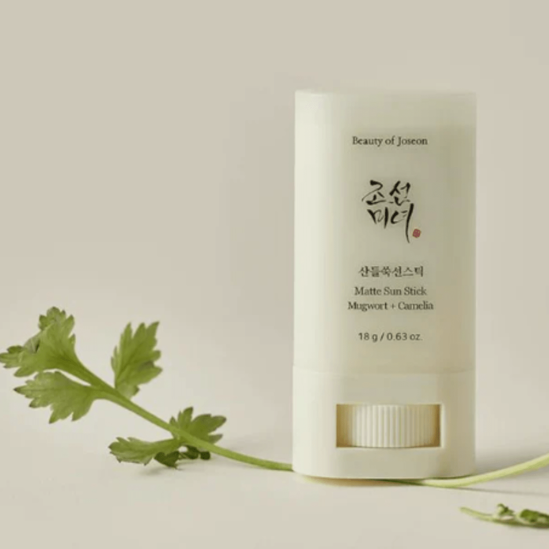 Cremă solară solidă cu efect matifiant, perfectă pentru ten predispus la exces de sebum.
Beauty of Joseon SPF50+ stick se aplică ușor, fără să strice machiajul. wowskin.ro