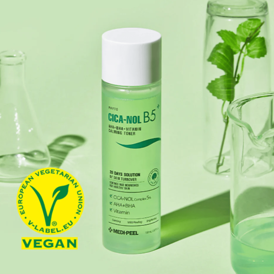 Phyto Cica-Nol B5 AHA BHA Vitamin Calming Toner Revigorați și calmați pielea cu tonerul Medi-Peel Phyto Cica-Nol B5, un elixir bogat în AHA, BHA și vitamine, conceput pentru a promova un ten sănătos și radiant. Ideal pentru pielea sensibilă sau iritată, acest toner de 150ml ajută la echilibrarea nivelului de pH și la exfolierea delicată a pielii. Complexul Cica-Nol și vitamina B5 lucrează împreună pentru a hidrata, calma și îmbunătăți textura pielii, lăsând-o moale și netedă.